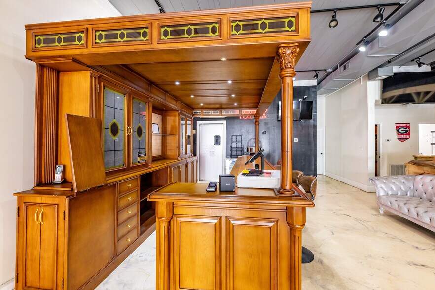 More Photos Of 106-108 N Church St, Thomaston Storefront For Sale