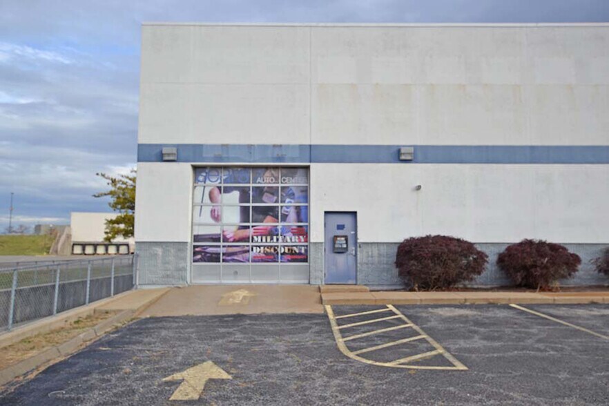 More Photos Of 317 Lincoln Hwy, Fairview Heights Auto Repair For Lease