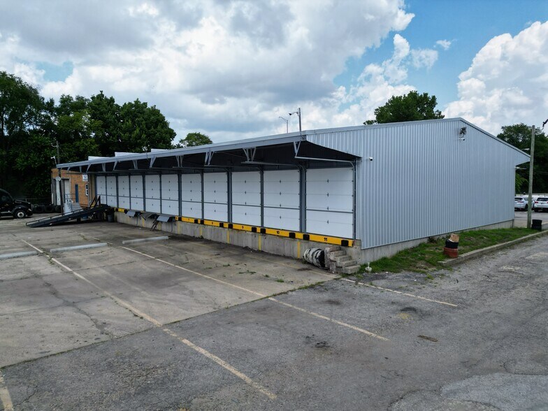 More Photos Of 1401 W Ray St, Indianapolis Truck Terminal For Lease