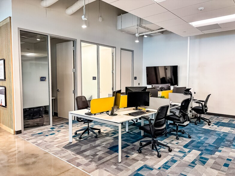 More Photos Of 2600 NE 11th St, Bentonville Office For Lease