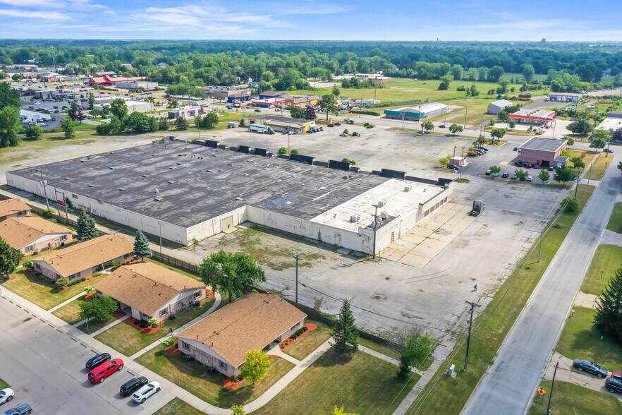 More Photos Of 2865-2885 Bay Rd, Saginaw Freestanding For Sale