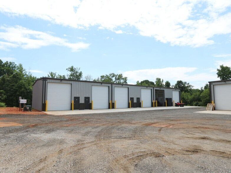 More Photos Of 1729 Locust Hill Rd, Greer Showroom For Lease