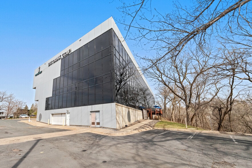 More Photos Of 7807 Creekridge Cir, Bloomington Office For Sale