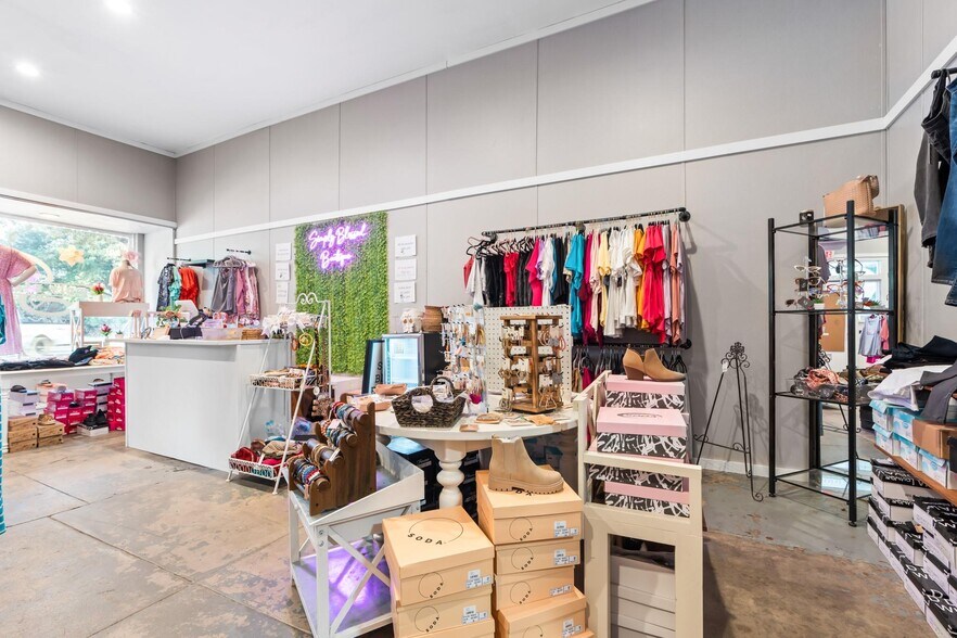 More Photos Of 102 W Elm St, Hillsboro Storefront Retail Office For Sale