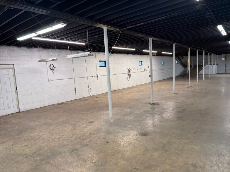 More Photos Of 630 Trindale Rd, Trinity Warehouse For Lease