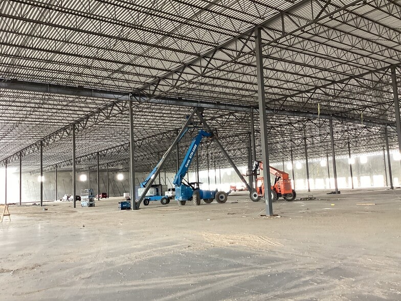 More Photos Of 15409 Mercury Dr, Laredo Distribution For Sale