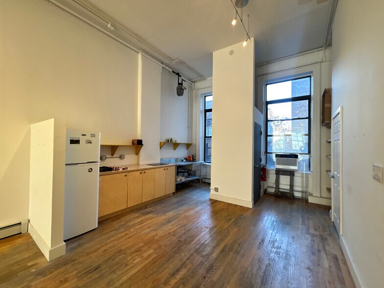 More Photos Of 343 Canal St, New York Office For Lease