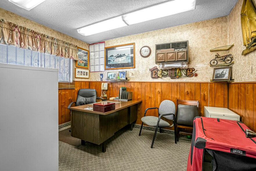 More Photos Of 921 Coolidge Ave, National City Light Manufacturing For Sale