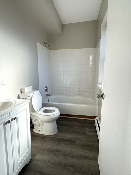 More Photos Of 6811 S Paxton Ave, Chicago Apartments For Sale