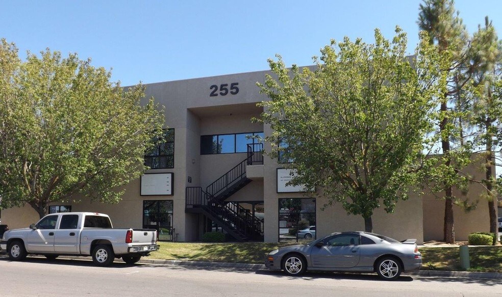 Primary Photo Of 255 W Fallbrook Ave, Fresno Office For Lease