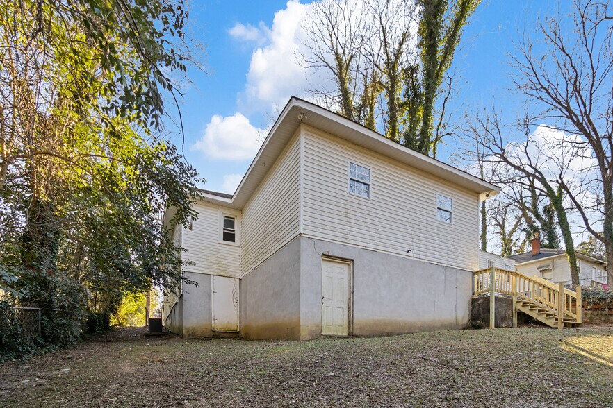 More Photos Of 960 Curry Pl, Macon-Bibb Healthcare For Sale