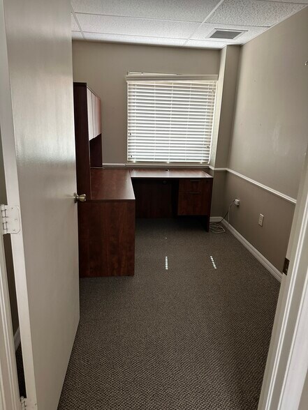 More Photos Of 4091 Colonial Blvd, Fort Myers Office For Sale