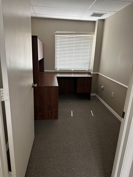 More Photos Of 4091 Colonial Blvd, Fort Myers Office Residential For Lease