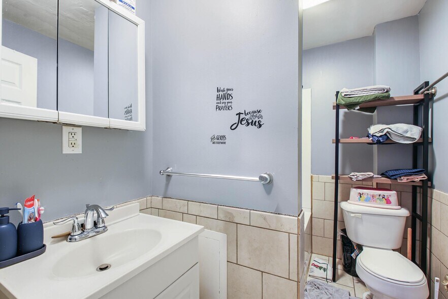 More Photos Of 467 Northampton st, Kingston Multifamily For Sale