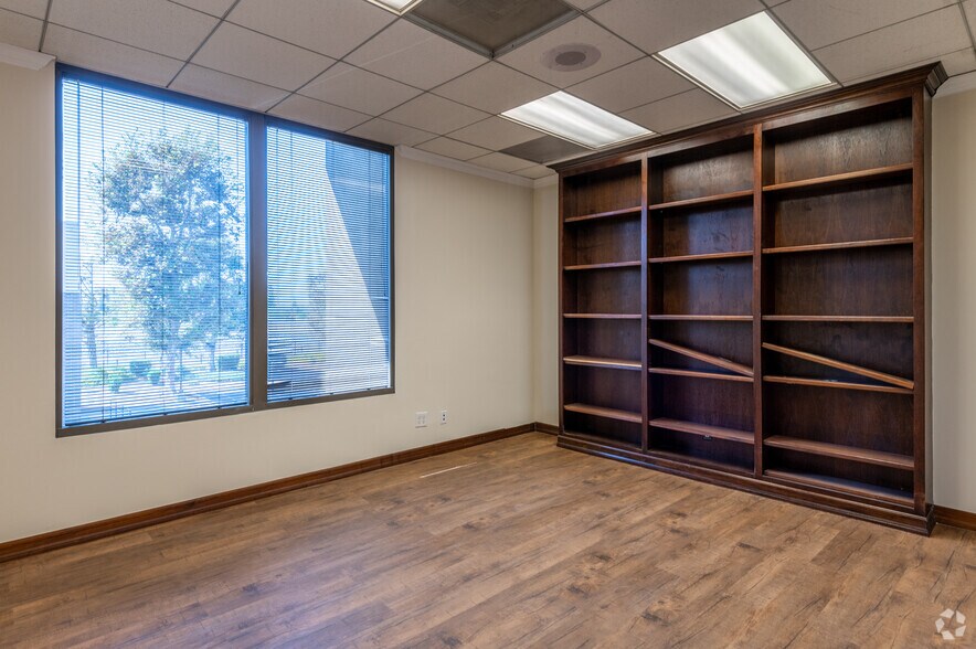 More Photos Of 171 S Anita Dr, Orange Medical For Lease