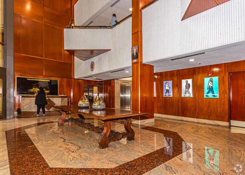 More Photos Of 2655 Le Jeune Rd, Coral Gables Office For Lease