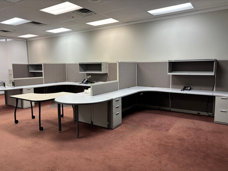 More Photos Of 1000 Robins Rd, Lynchburg Manufacturing For Lease