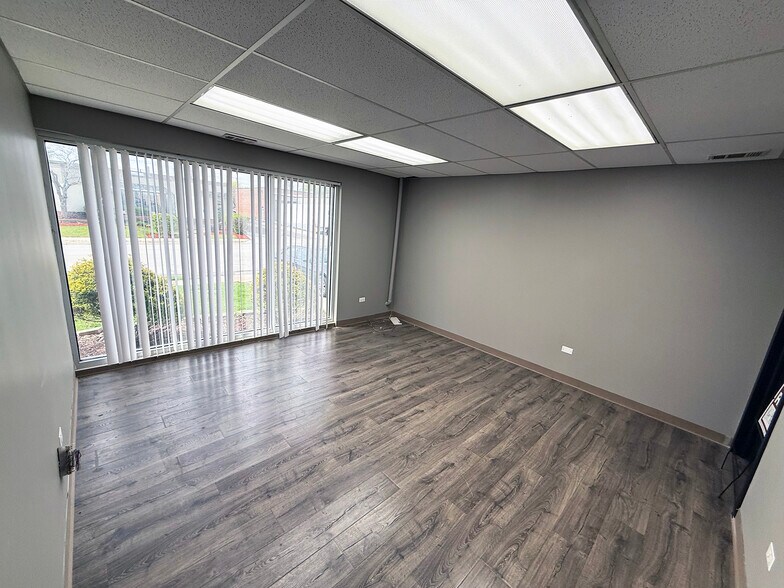 More Photos Of 1250 Jarvis Ave, Elk Grove Village Flex For Lease