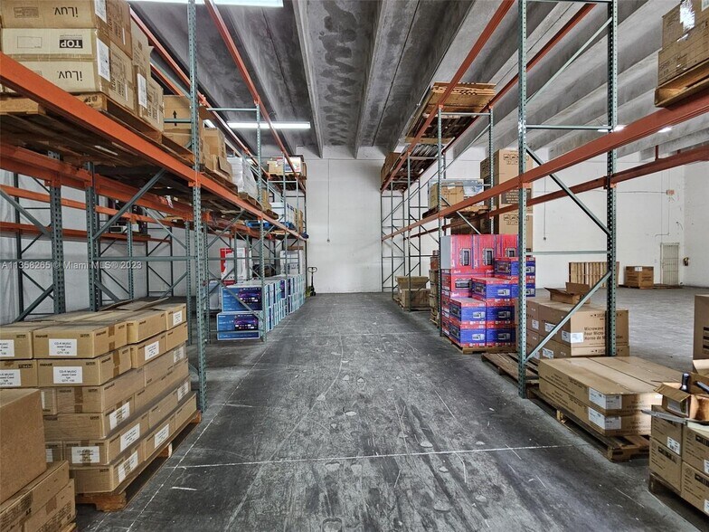 More Photos Of 10475 NW 37th Ter, Miami Warehouse For Lease
