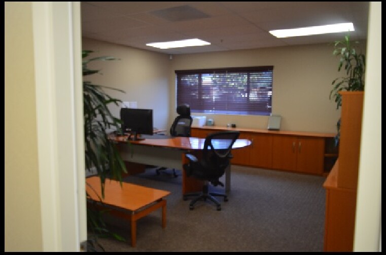 More Photos Of 1060 Hensley St, Richmond Office For Lease