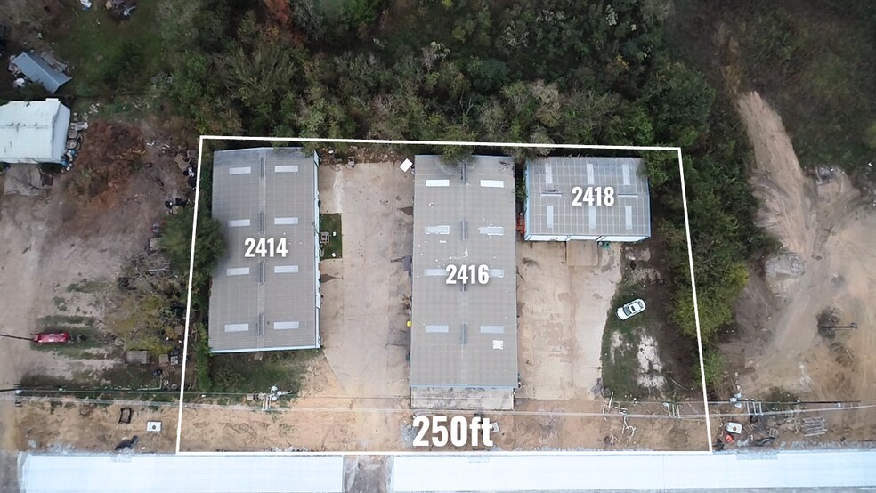 More Photos Of 2416 E Davis St, Conroe Warehouse For Sale