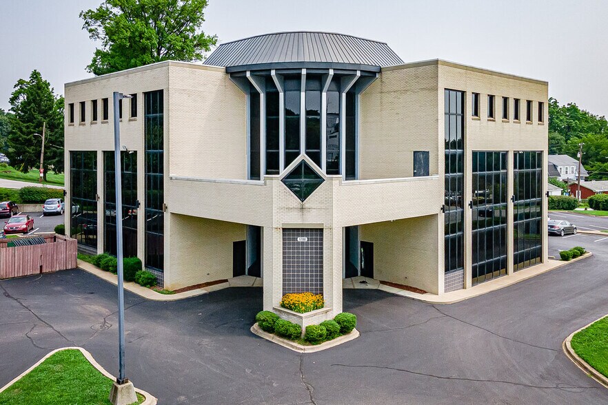 More Photos Of 1700 Old Bluegrass Ave, Louisville Medical For Lease