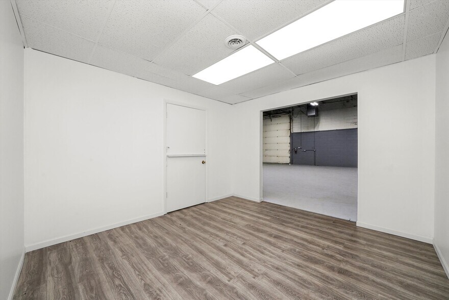 More Photos Of 4135 W 123rd St, Alsip Warehouse For Lease