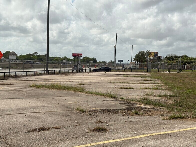 More Photos Of 3600 Gulf Fwy, La Marque Land For Lease