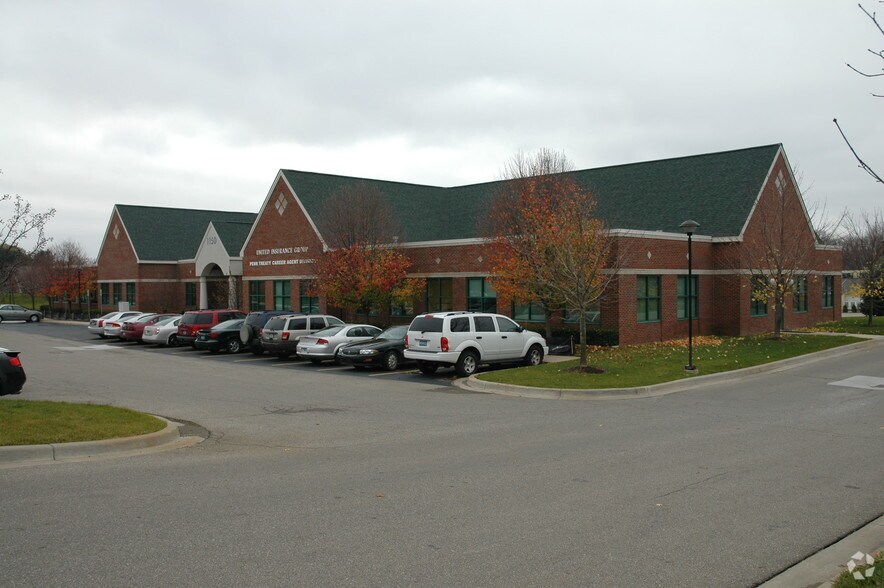 More Photos Of 950 Corporate Office Dr, Milford Medical For Lease