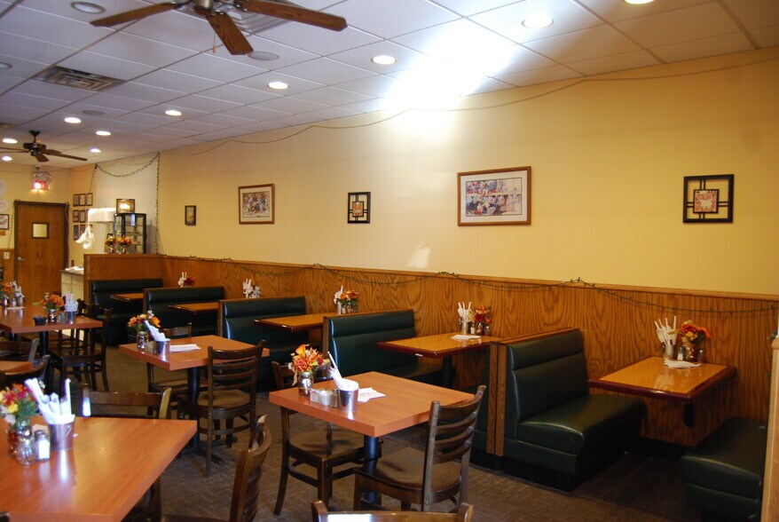 More Photos Of 2565 E 7th Ave, North Saint Paul Restaurant For Sale