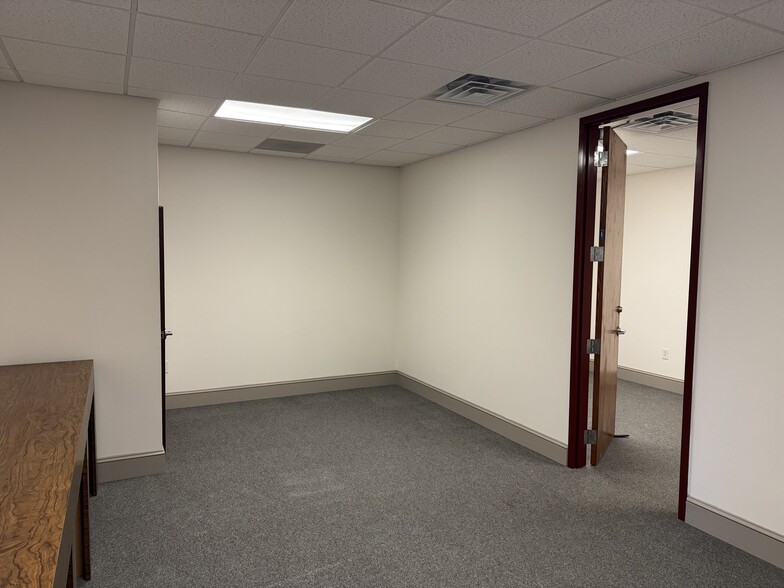 More Photos Of 2707 Buford Hwy, Atlanta Office For Sale