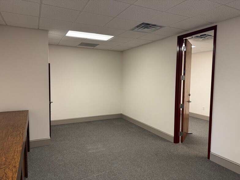 More Photos Of 2707 Buford Hwy, Atlanta Office For Lease