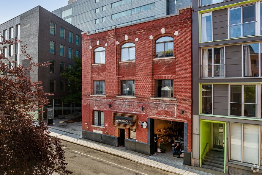 More Photos Of 64 Rue Prince, Montréal Storefront Retail Office For Sale