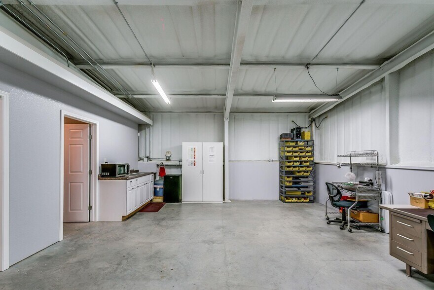 More Photos Of 13300 Cleburne Hwy, Cresson Industrial For Sale