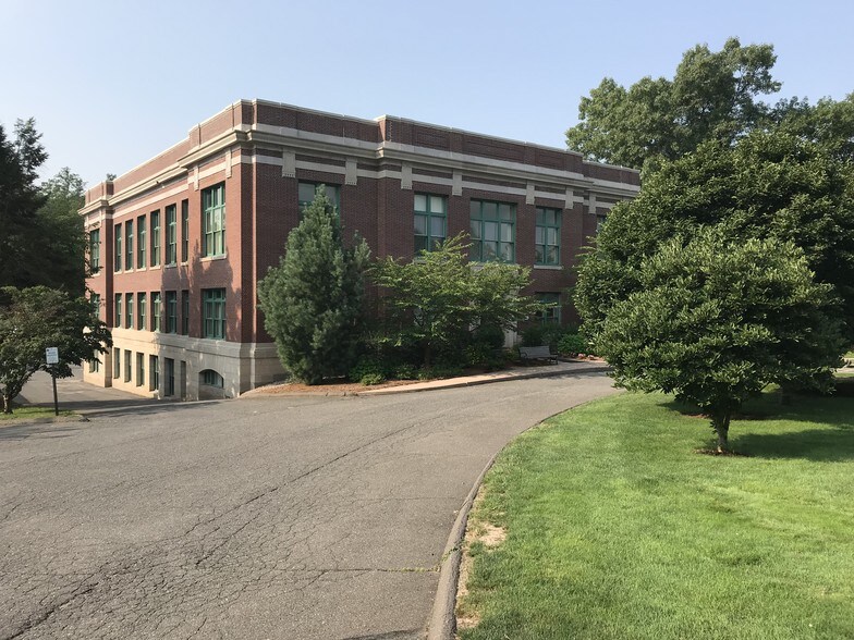 More Photos Of 146 Hartford Rd, Manchester Loft Creative Space For Lease