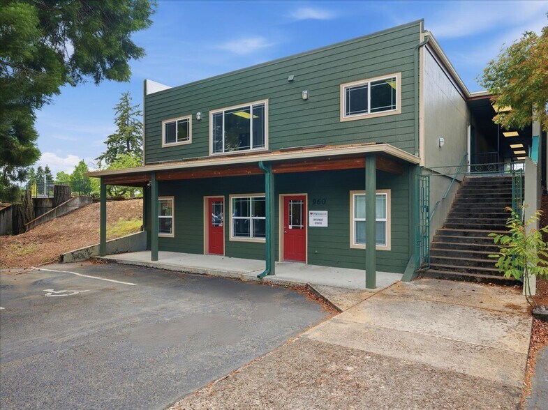 More Photos Of 950-960 Uglow Ave SE, Dallas Medical For Sale