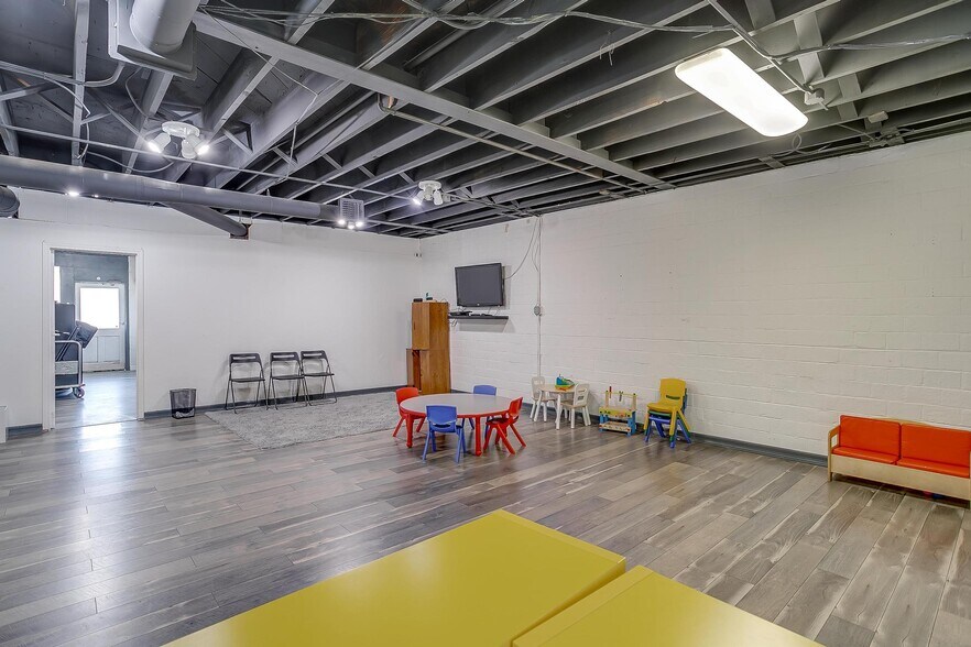 More Photos Of 1434 N Main St, Fort Worth Storefront Retail Office For Lease