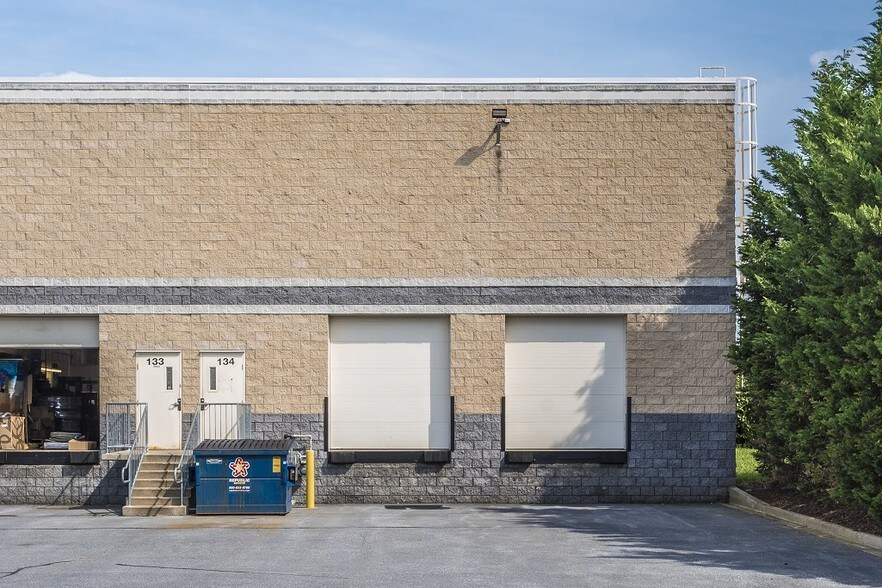 More Photos Of 4635 Wedgewood Blvd, Frederick Flex For Lease