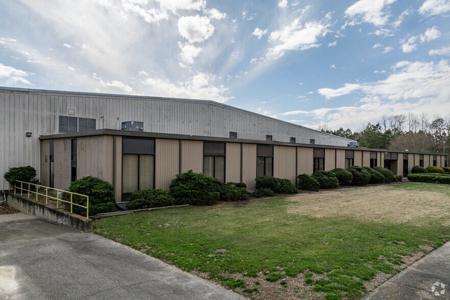 More Photos Of 1305 Progress Rd, Suffolk Warehouse For Lease