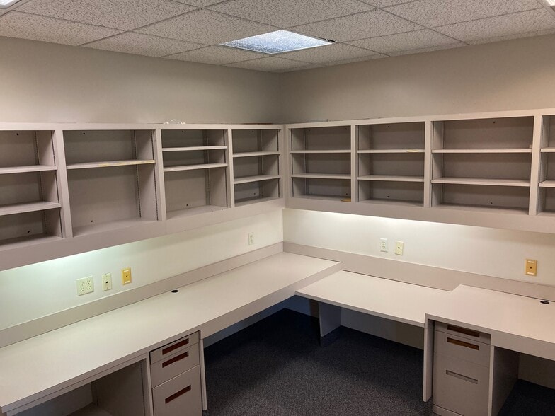 More Photos Of 2311 Bethel Church Rd, Bethel Park Medical For Lease