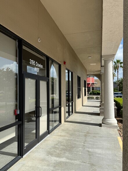 More Photos Of 3195 Dowlen Rd, Beaumont Storefront For Lease