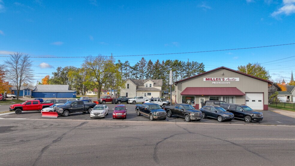 More Photos Of 1417 Martin Rd, Bloomer Auto Repair For Sale