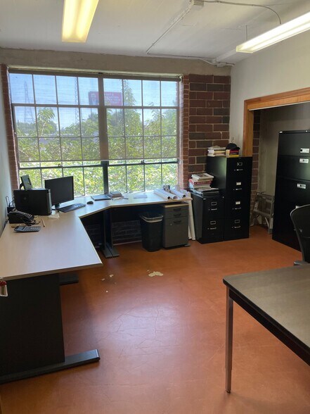 More Photos Of 1230 W Morehead St, Charlotte Loft Creative Space For Lease