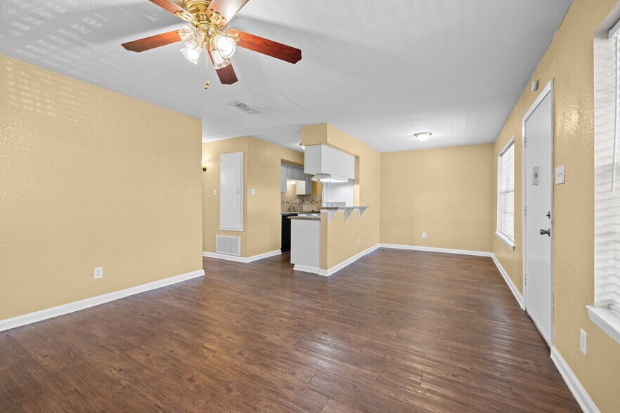More Photos Of 601 E Coombs St, Alvin Apartments For Sale