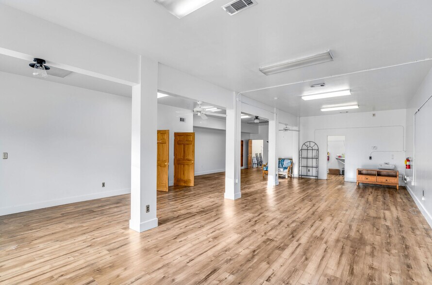 More Photos Of 51 Market St, Apalachicola Storefront Retail Residential For Lease