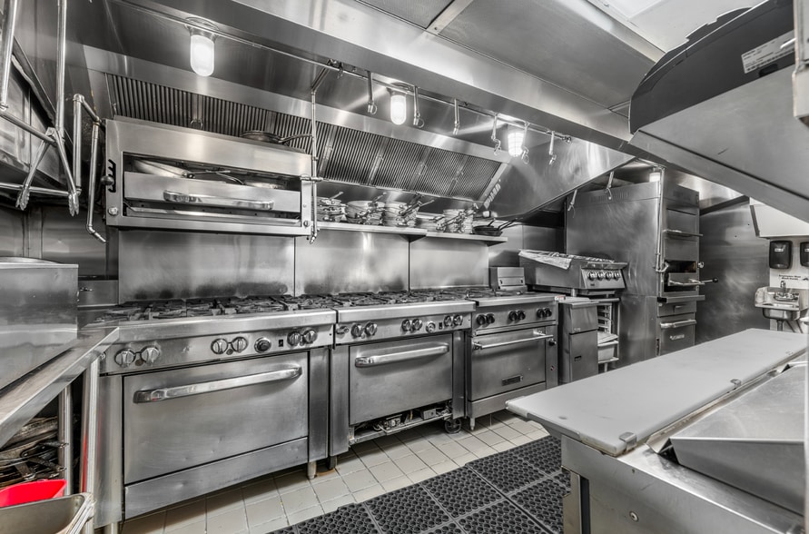 More Photos Of 50 Park Plz, Boston Hotel For Lease