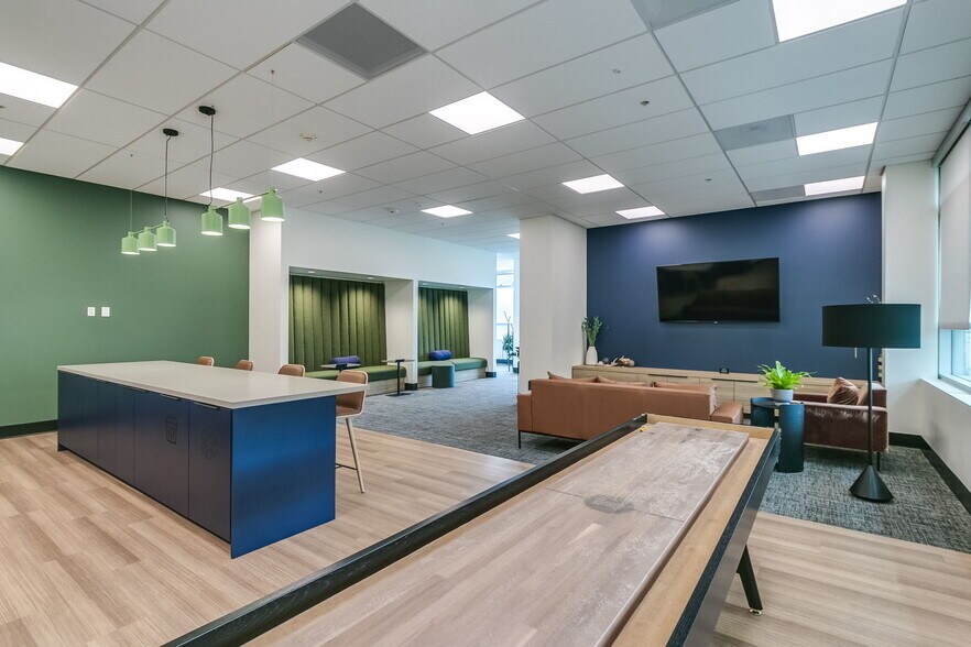 More Photos Of 2055 NW Savier St, Portland Office For Lease