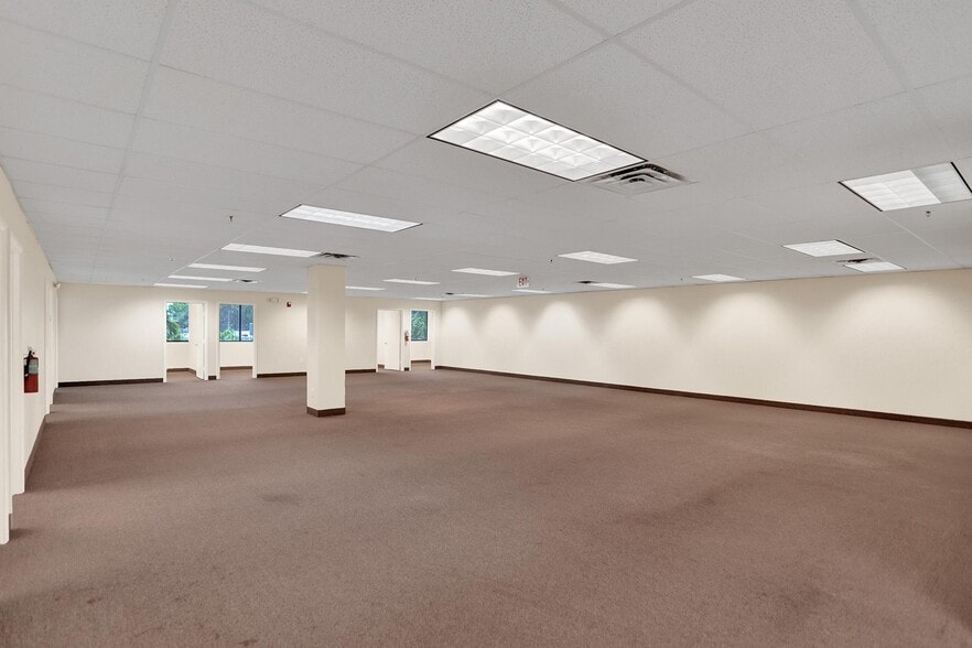 More Photos Of 2870 Stirling Rd, Hollywood Light Distribution For Sale