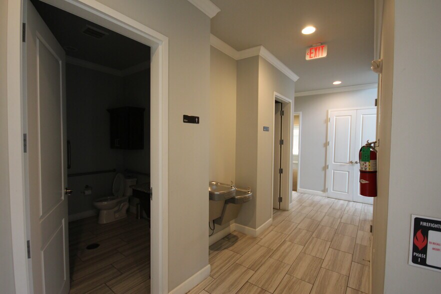 More Photos Of 7806 E 108th St S, Tulsa Office For Lease