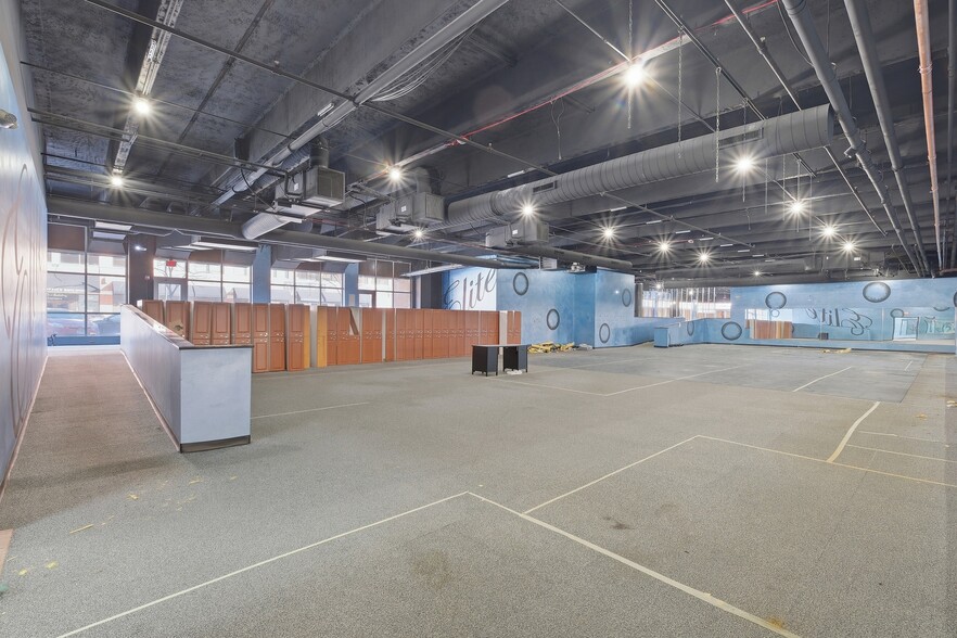 More Photos Of 1461 Market St, Des Plaines Parking Garage For Sale